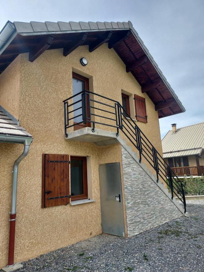 Le Pre Fleuri: New 3-Star Tourist Apartments with Private Parking Guillestre Exterior photo