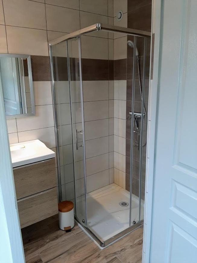 Le Pre Fleuri: New 3-Star Tourist Apartments with Private Parking Guillestre Exterior photo