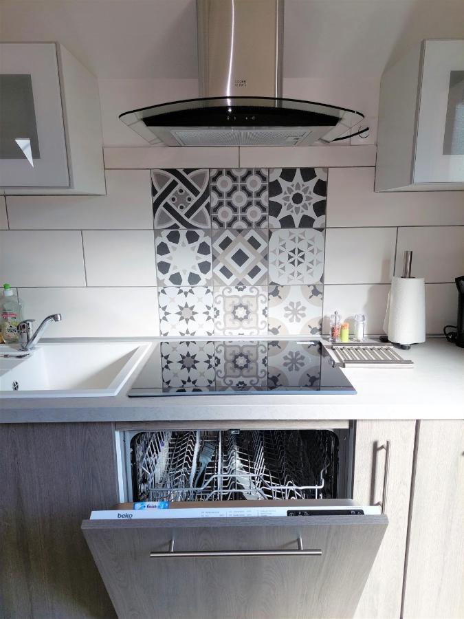 Le Pre Fleuri: New 3-Star Tourist Apartments with Private Parking Guillestre Exterior photo