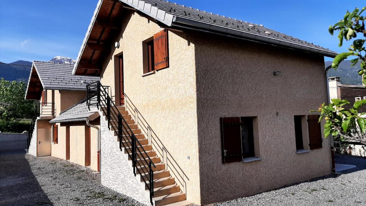 Le Pre Fleuri: New 3-Star Tourist Apartments with Private Parking Guillestre Exterior photo
