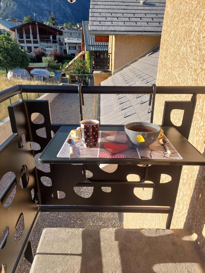 Le Pre Fleuri: New 3-Star Tourist Apartments with Private Parking Guillestre Exterior photo