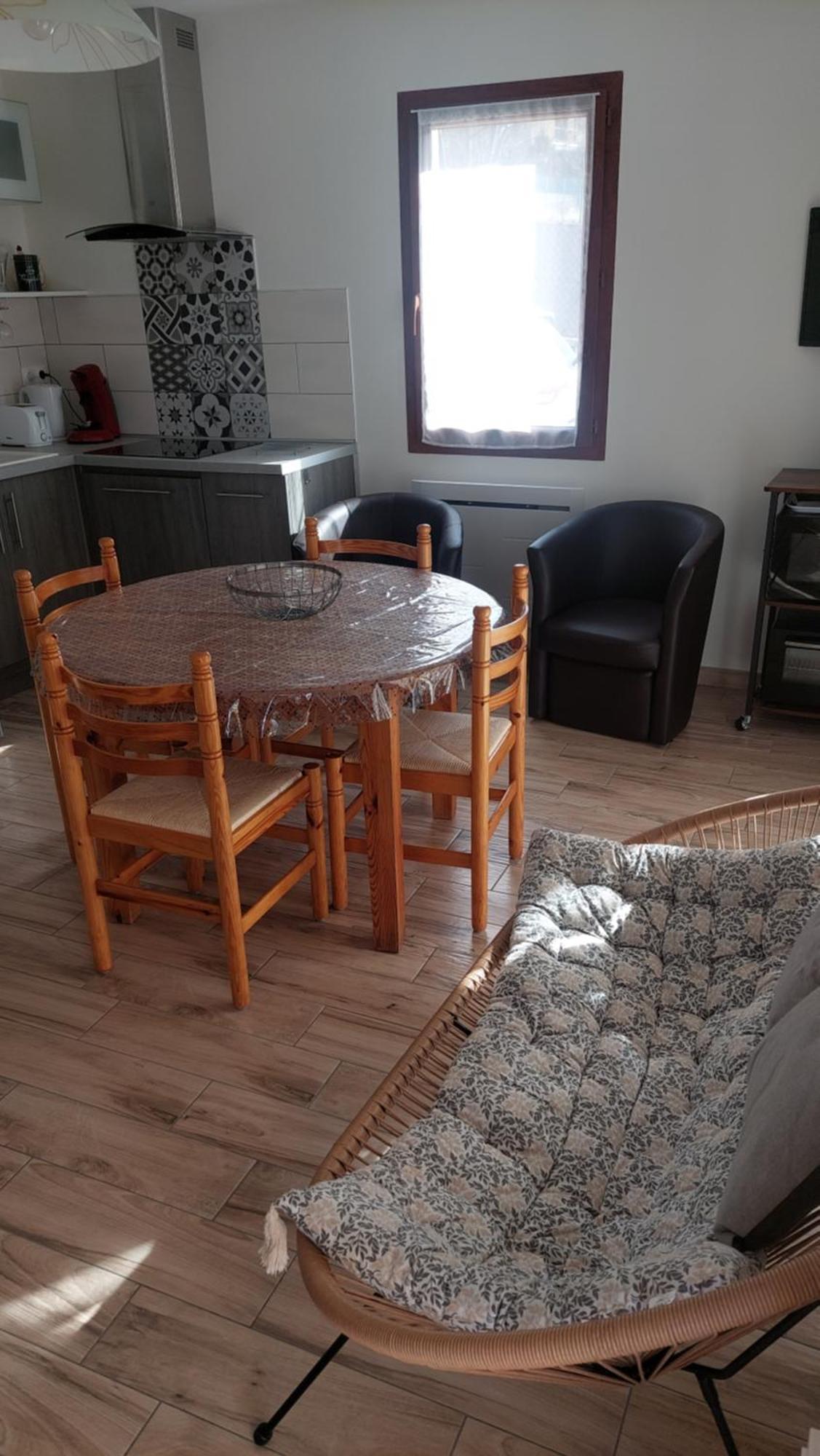 Le Pre Fleuri: New 3-Star Tourist Apartments with Private Parking Guillestre Exterior photo