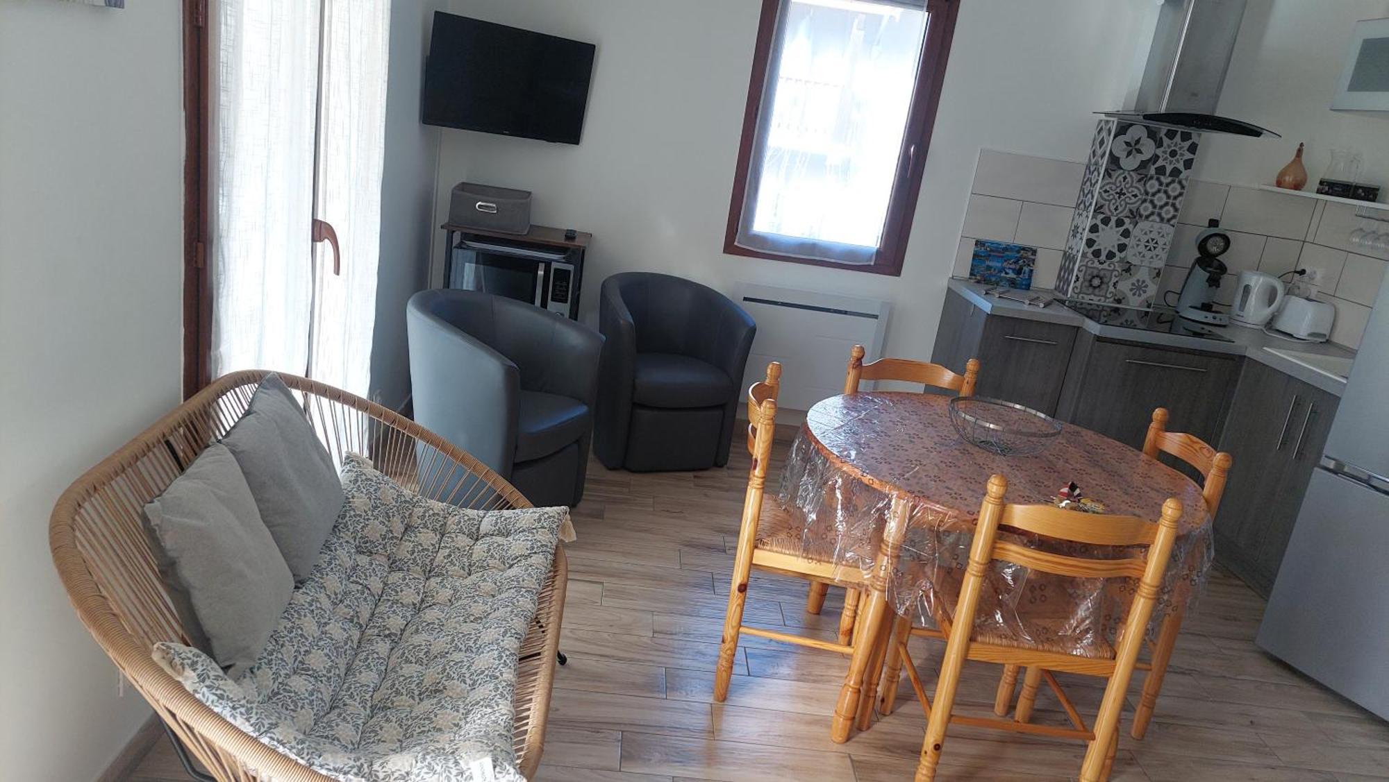 Le Pre Fleuri: New 3-Star Tourist Apartments with Private Parking Guillestre Exterior photo
